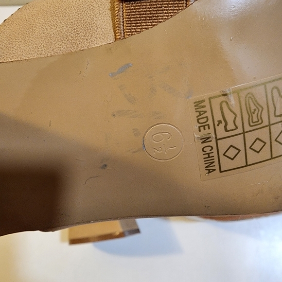 JOURNEY COLLECTION Beige Slip one Vintage style Block Heels shoes 6 1/2 - Picture 9 of 14